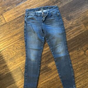 Guess “power curve” skinny jean